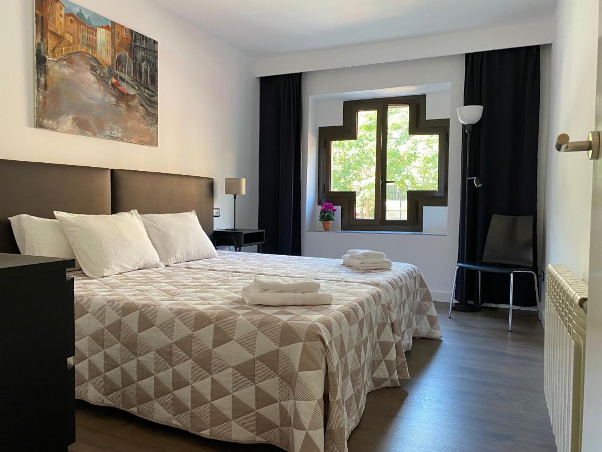 Lc Apartamentos Cesar Augusto Zaragoza Exteriör bild