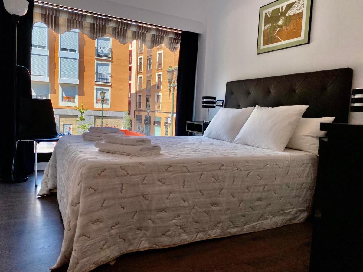 Lc Apartamentos Cesar Augusto Zaragoza Exteriör bild